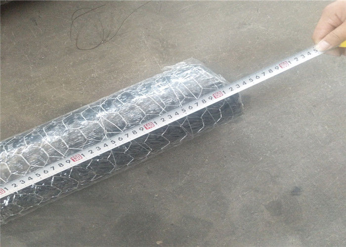 Mild Steel Wire Sześciokątna siatka Odwróć Twist Tkania 5/8 cala Rozmiar otworu